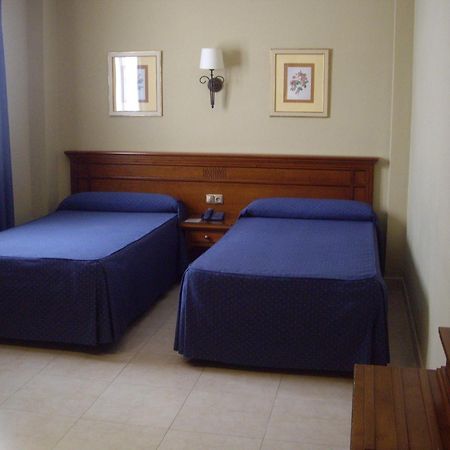 Hotel Manolo Mayo Los Palacios Y Villafranca Zewnętrze zdjęcie