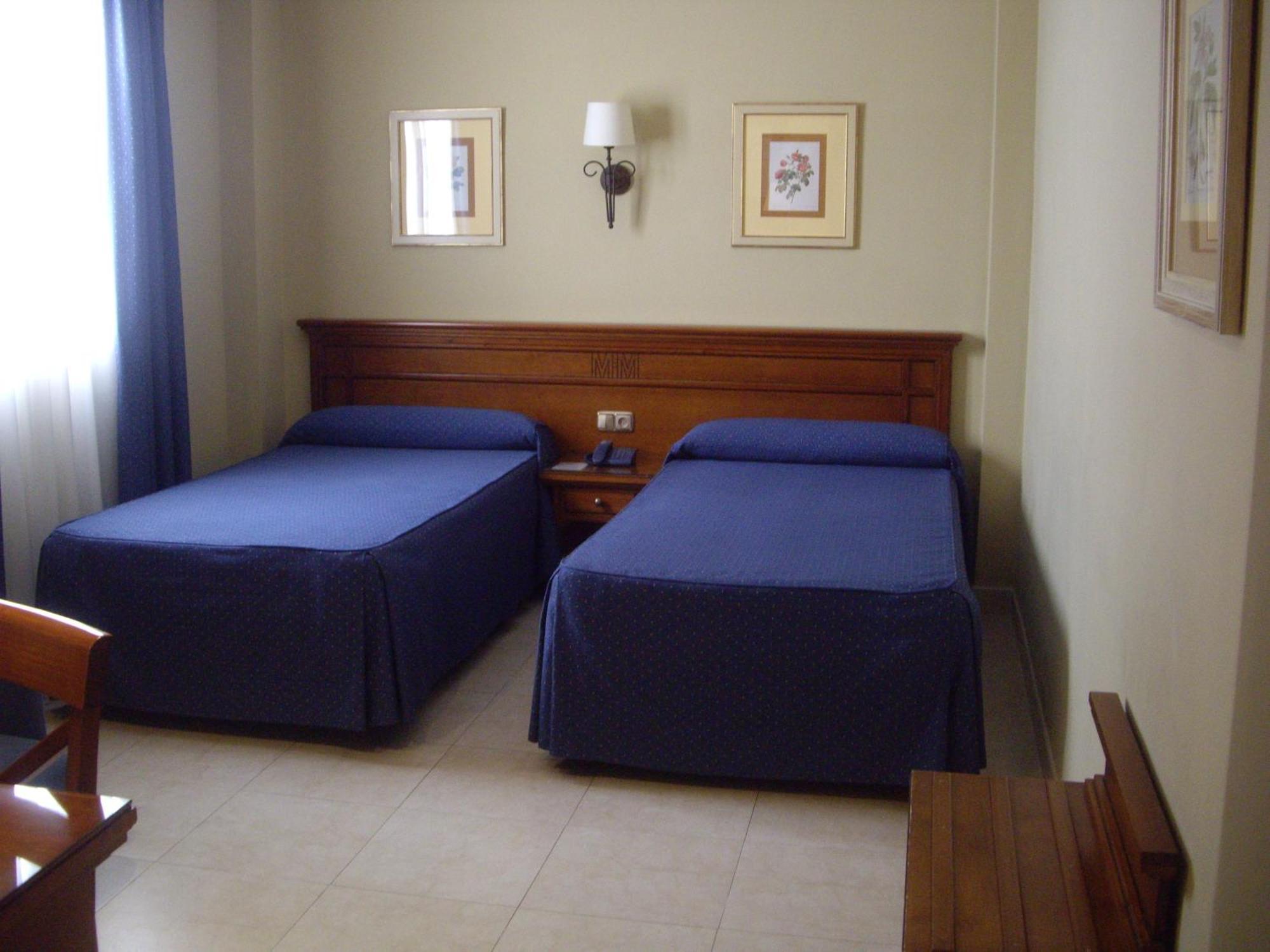 Hotel Manolo Mayo Los Palacios Y Villafranca Zewnętrze zdjęcie