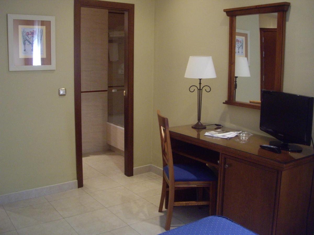 Hotel Manolo Mayo Los Palacios Y Villafranca Zewnętrze zdjęcie