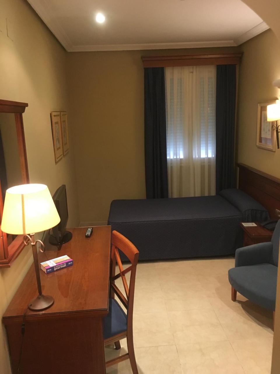 Hotel Manolo Mayo Los Palacios Y Villafranca Zewnętrze zdjęcie