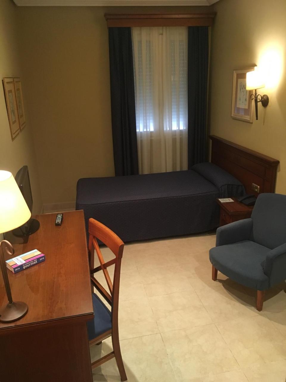 Hotel Manolo Mayo Los Palacios Y Villafranca Zewnętrze zdjęcie