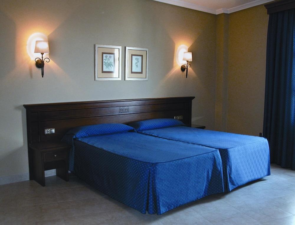 Hotel Manolo Mayo Los Palacios Y Villafranca Zewnętrze zdjęcie